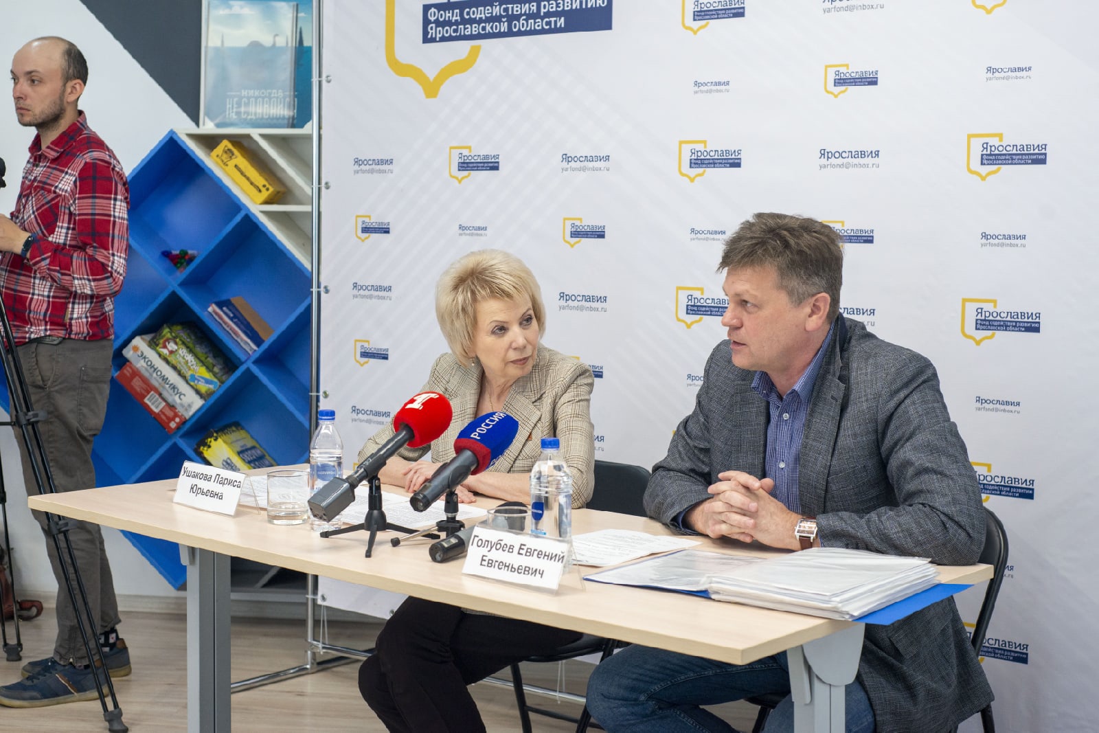 Почти 29 тысяч жителей области приняли в «мобильной приемной» Лариса Ушакова и Андрей Коваленко