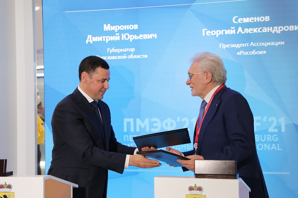 Дмитрий Миронов подписал соглашение о создании в Ярославле производства обоев