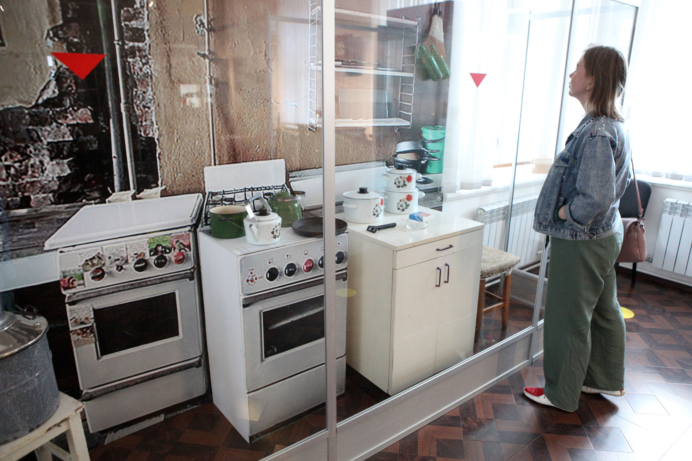 Одна дверь и множество звонков: в ярославском музее воссоздали интерьеры коммуналок