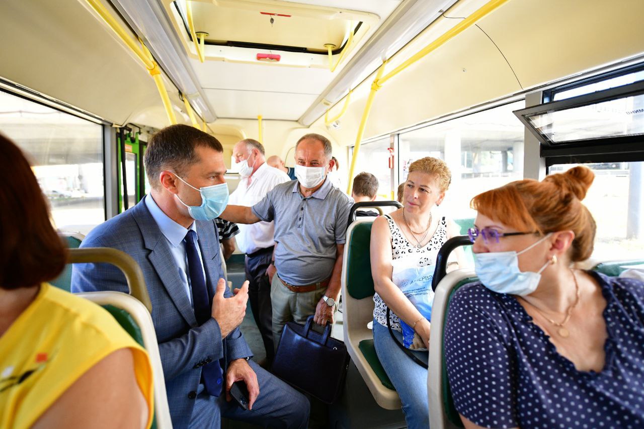 Мэр Ярославля прокатился на автобусе и проверил, как идет переход на новую транспортную схему