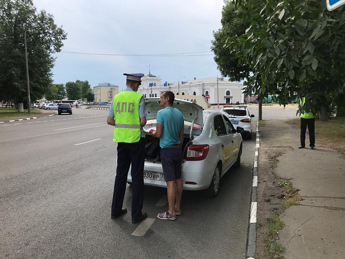 В Ярославле за июнь произошло два ДТП по вине водителей такси