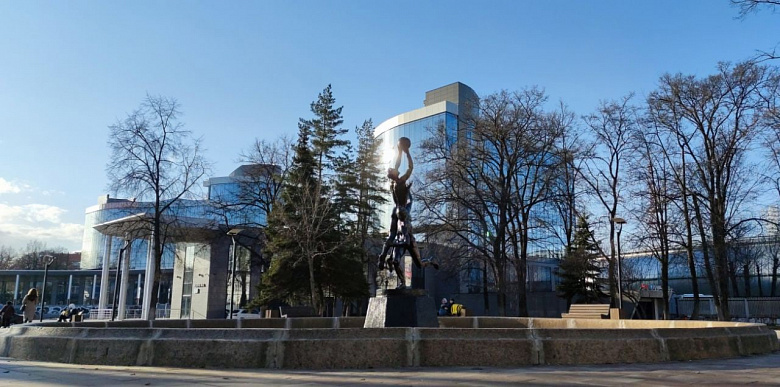 В Ярославле реконструируют фонтан на площади Труда