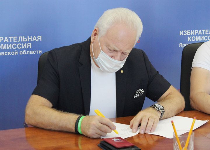 Выборы в Государственную Думу: Анатолий Лисицын представил в облизбирком документы для выдвижения