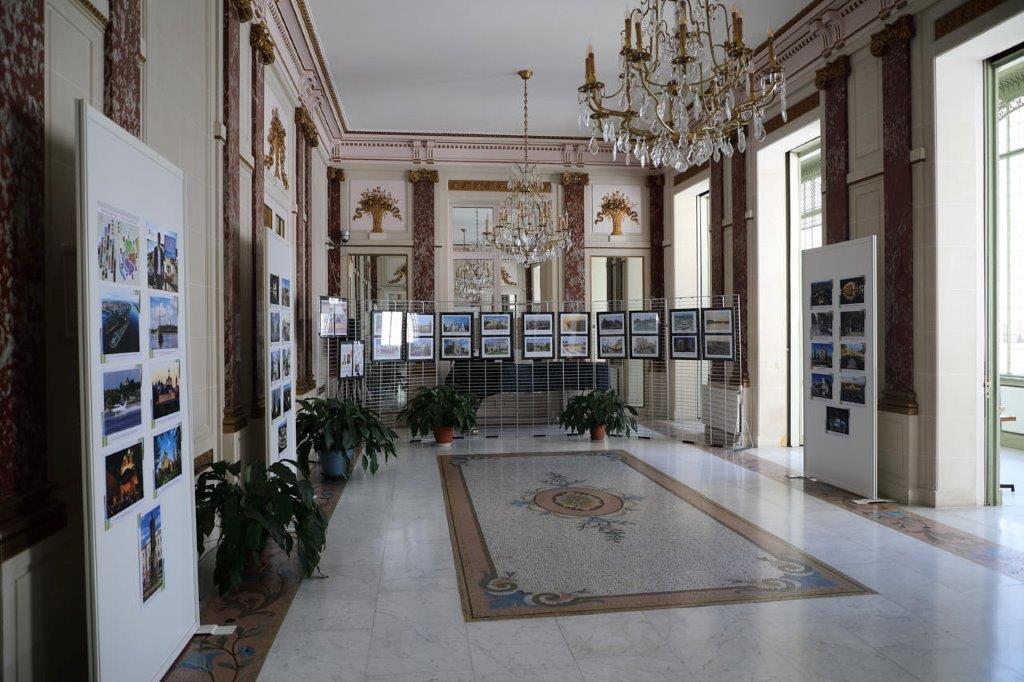 Масштабная фотовыставка к 50-летию побратимства Ярославля и Пуатье открылась в Париже
