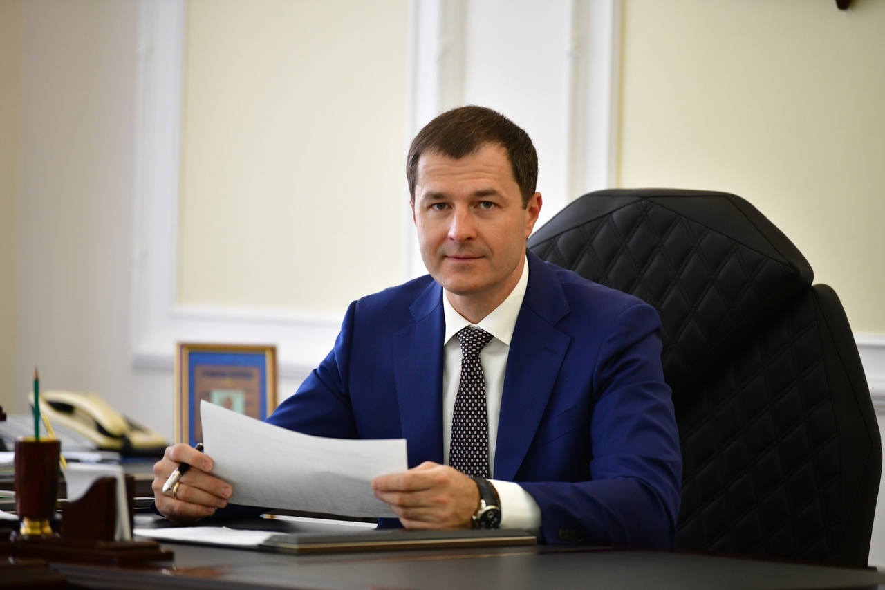 Мэр Ярославля попросил жителей города срывать незаконные объявления