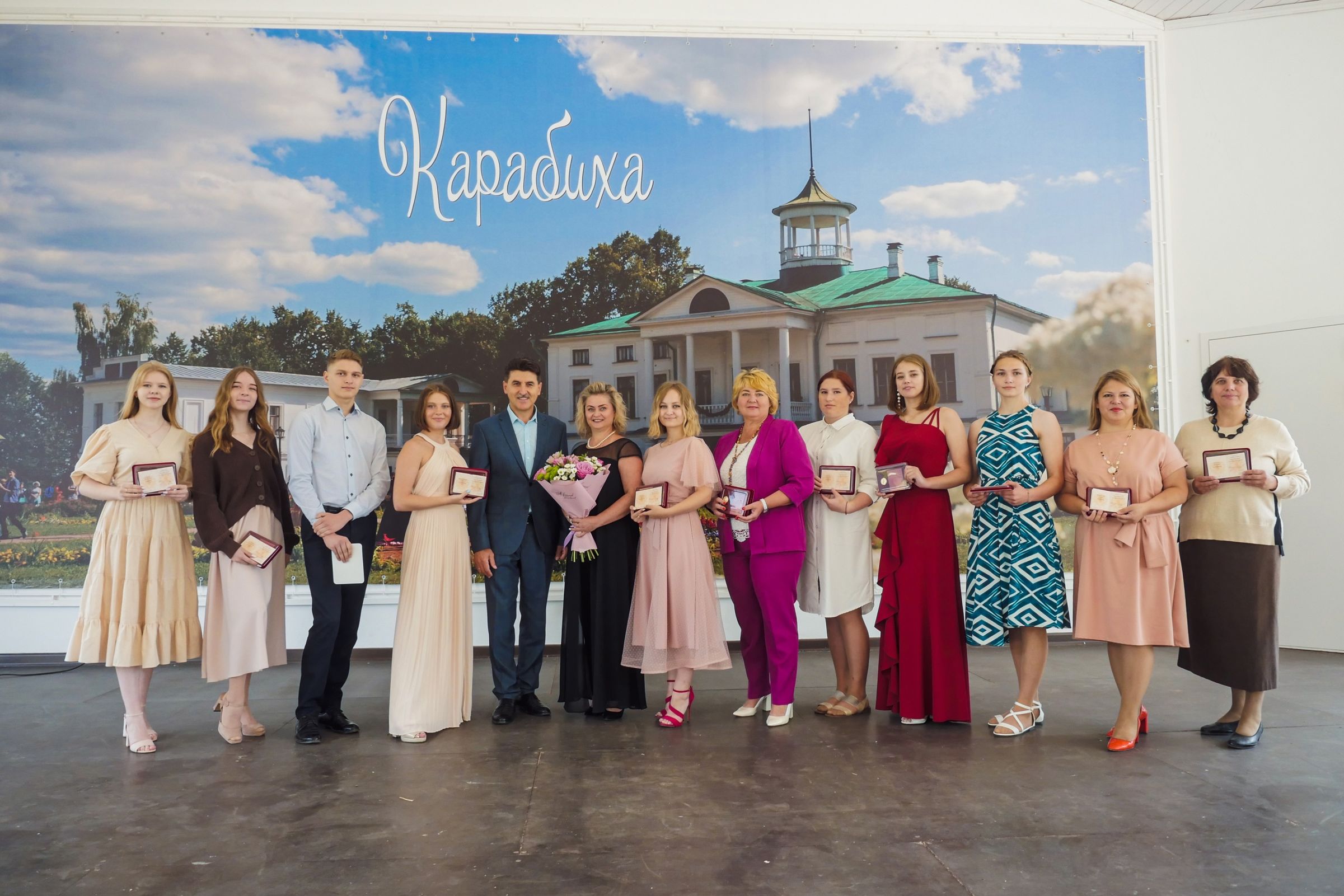 В Ярославской области лучших выпускников школ наградили почетным знаком губернатора