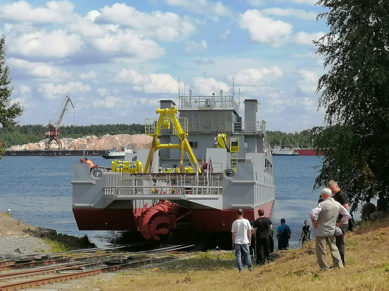 Ярославский судостроительный завод спустил на воду новое судно