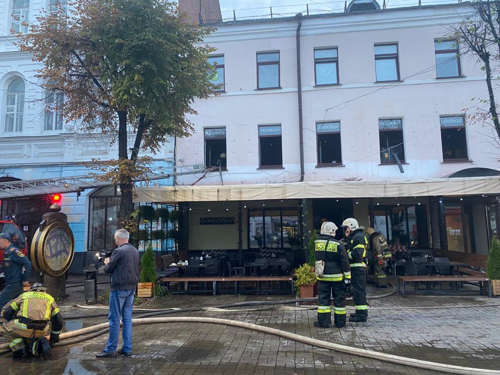 В центре Ярославля на улице Кирова сгорело кафе