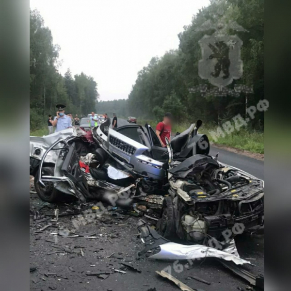 В Ярославской области в ДТП погибли четыре человека, ребенок и две девушки ранены