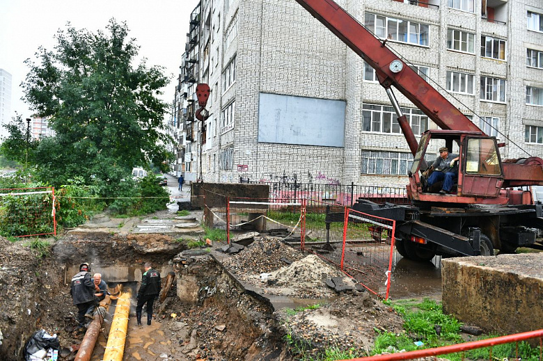 В Дзержинском районе Ярославля начали строить дорогу