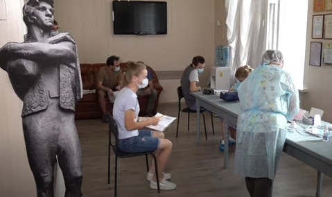 Коллектив Волковского театра прошел вакцинацию от коронавируса