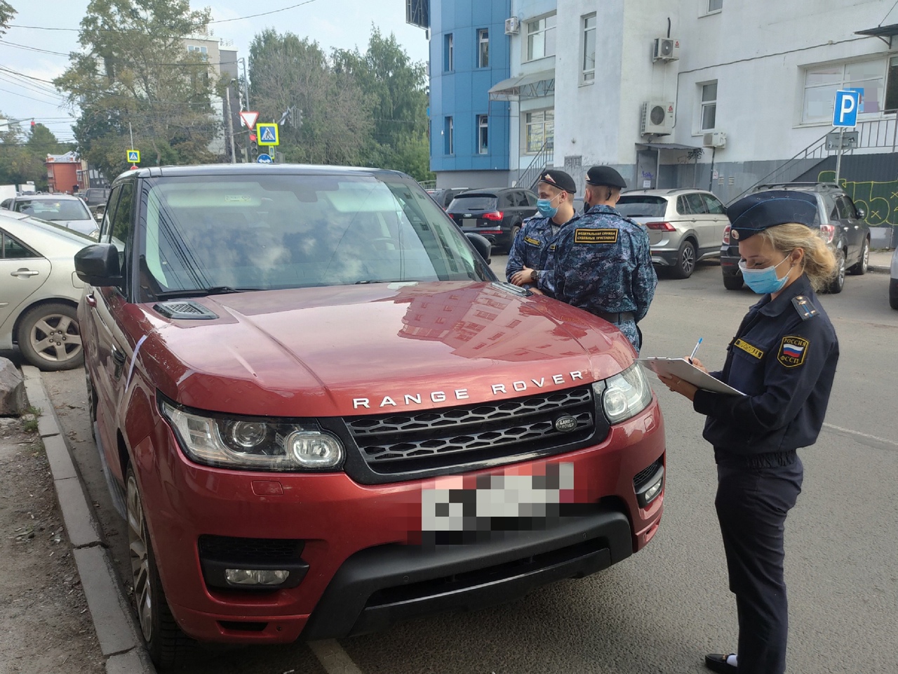 Ярославец из-за долга другу в 2 миллиона рублей развелся с женой и расплатился ее элитной иномаркой