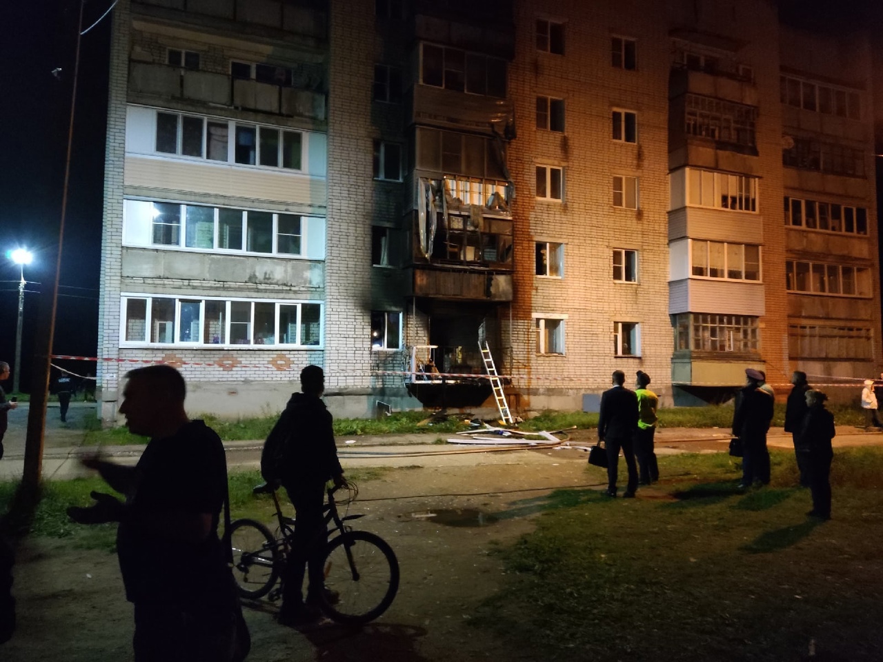 Квартиру в Ярославской области, где начался крупный пожар, подожгли, разлив горючее