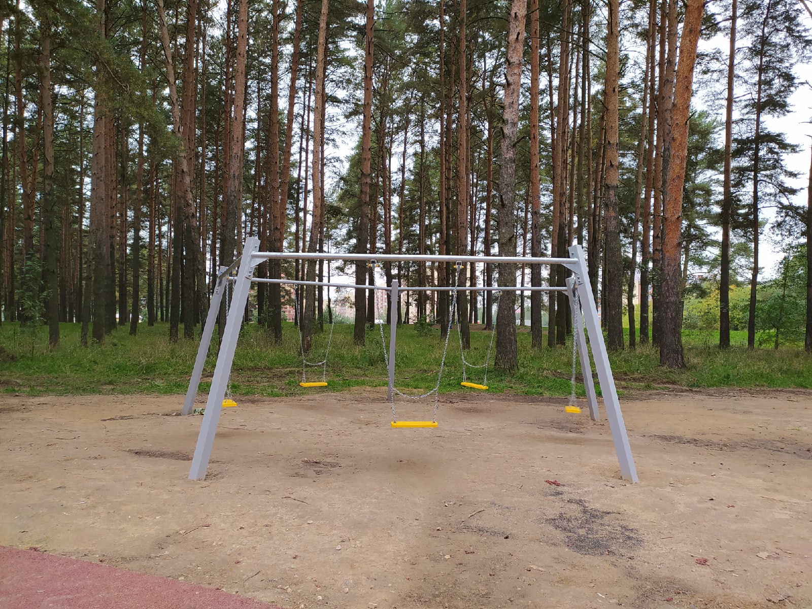 В Ярославском районе в Красном Бору обустроили парк с детской площадкой и зоной отдыха