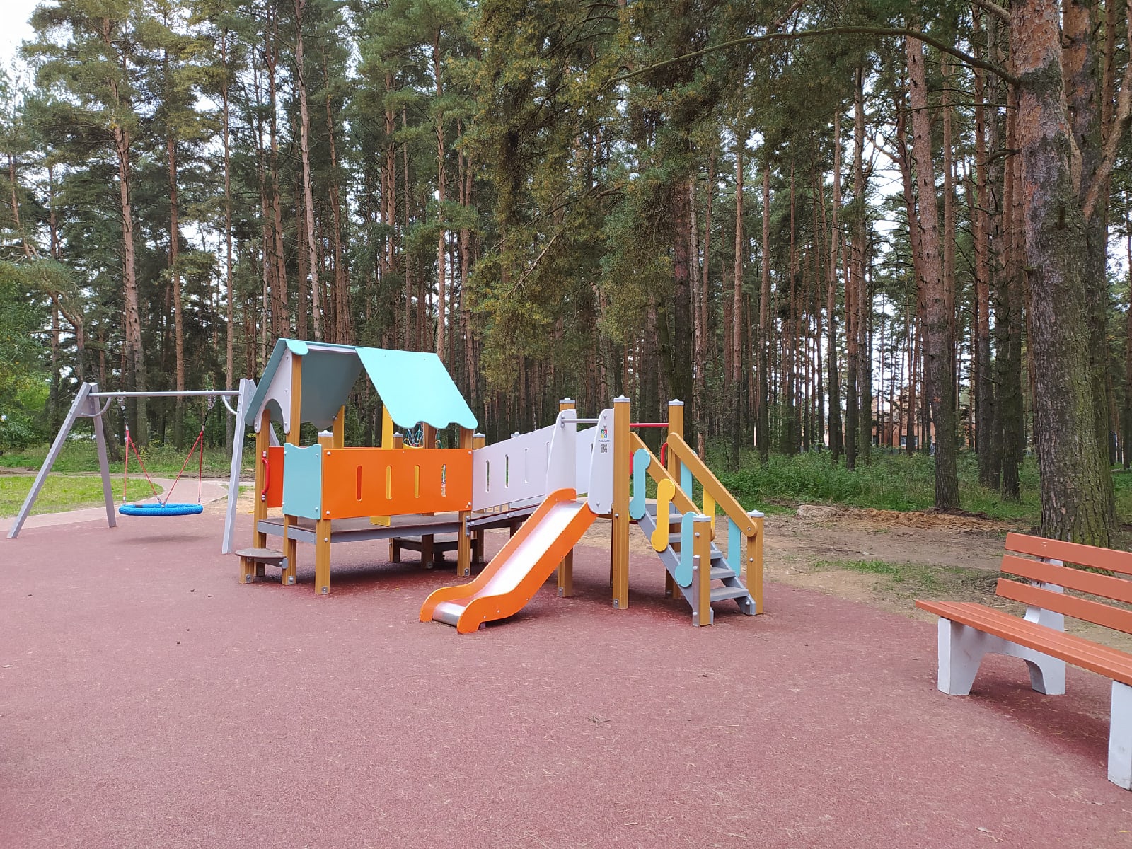 В Ярославском районе в Красном Бору обустроили парк с детской площадкой и зоной отдыха