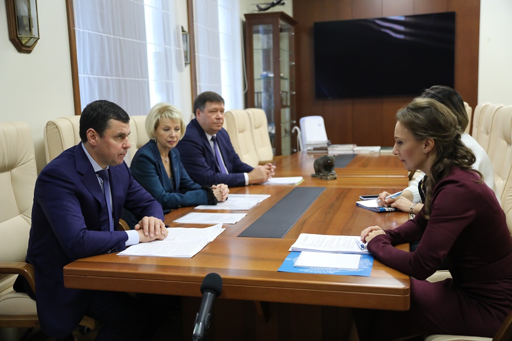 Губернатор предложил уполномоченному по правам ребенка при Президенте РФ инициировать программу по организации детского отдыха