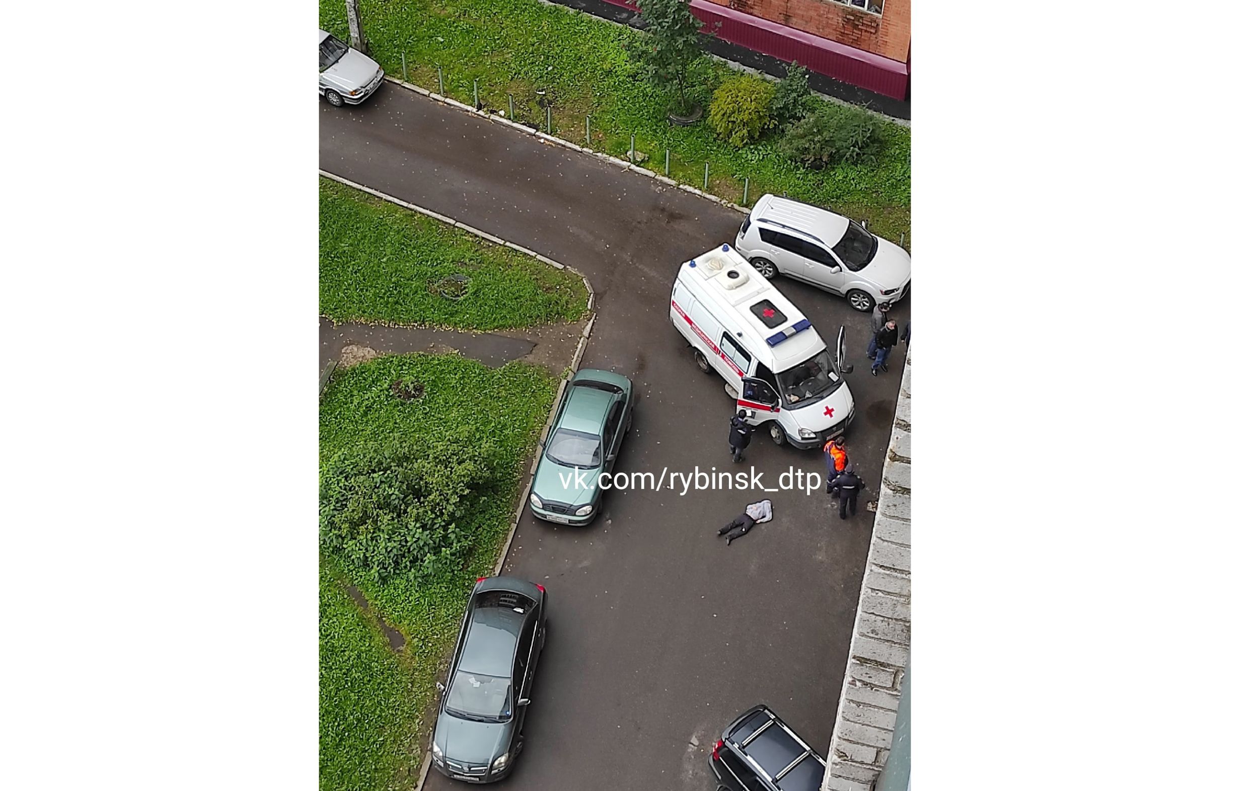 В Рыбинске подросток выпал с балкона пятого этажа