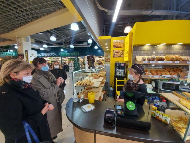 ​Провели сотни рейдов: соблюдение масочного режима проверили в заведениях общепита Ярославской области