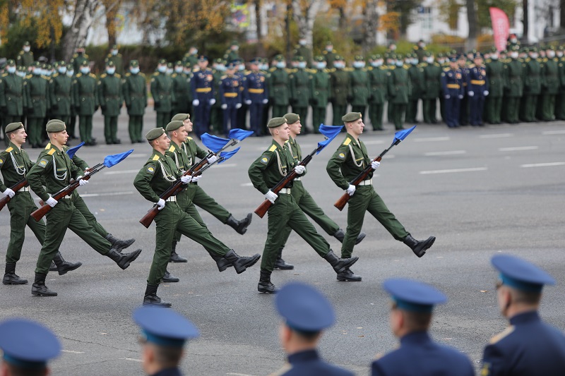 Михаил Евраев поздравил Ярославское училище противовоздушной обороны с 70-летием