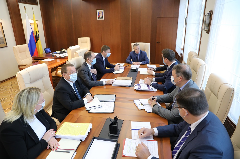 ​Врио губернатора Михаил Евраев на оперативном совещании обсудил реализацию в регионе нацпроектов