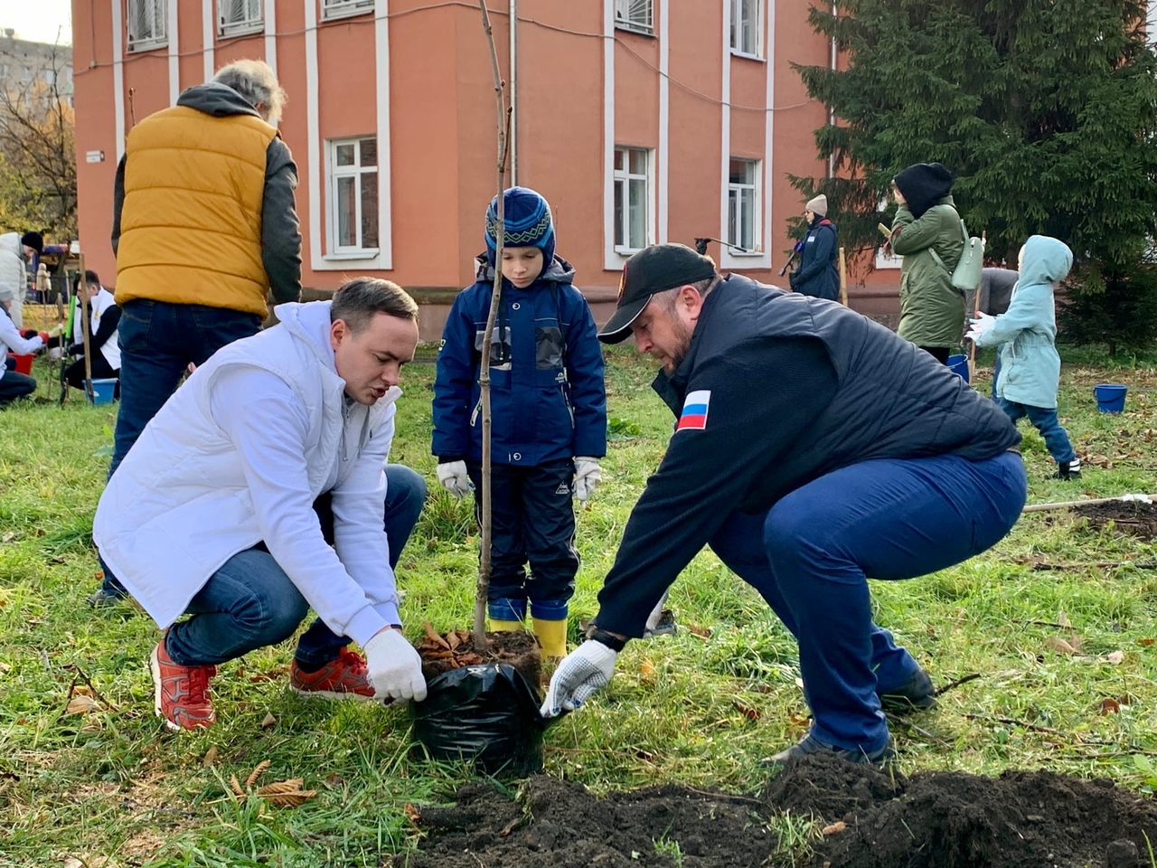 В Ярославской области в День отца прошла акция «Сад Отчизны»