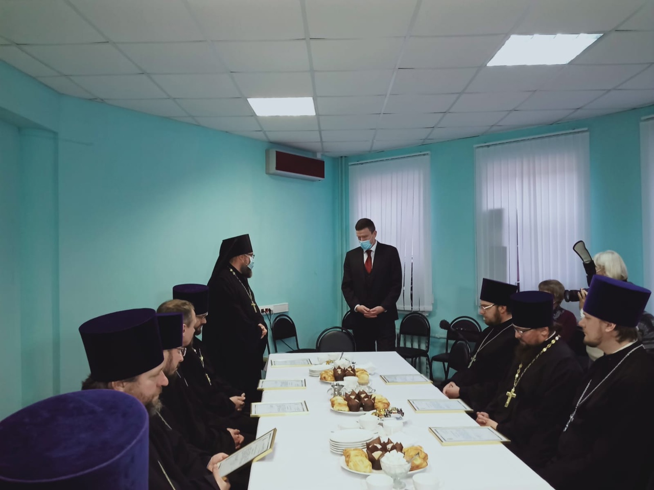 Служащих в ковидных госпиталях священников отметили благодарностями департамента здравоохранения Ярославской области