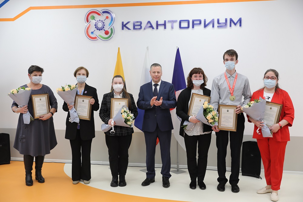 ​Михаил Евраев наградил победителей IX национального чемпионата «Молодые профессионалы»