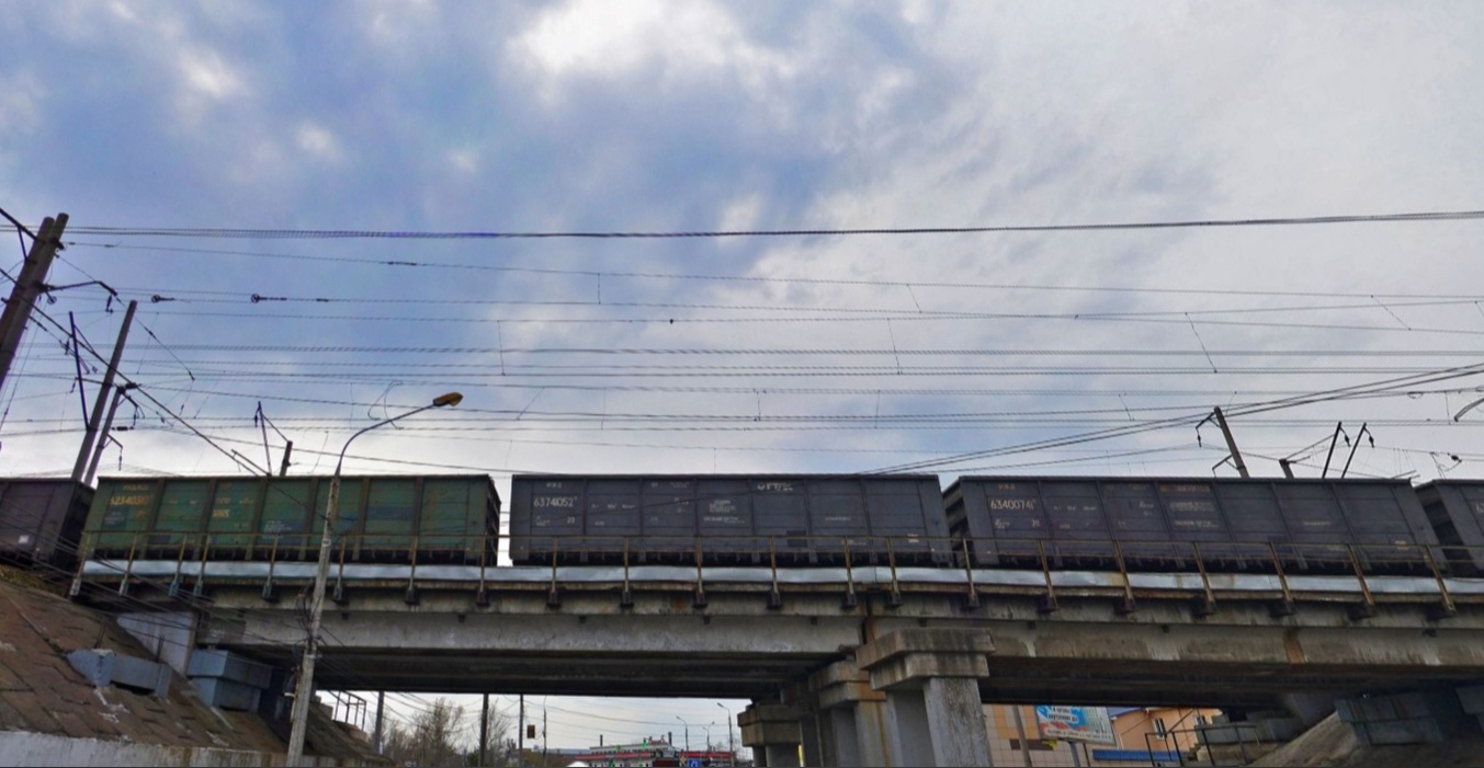В Ярославле на железнодорожных путях погиб мужчина
