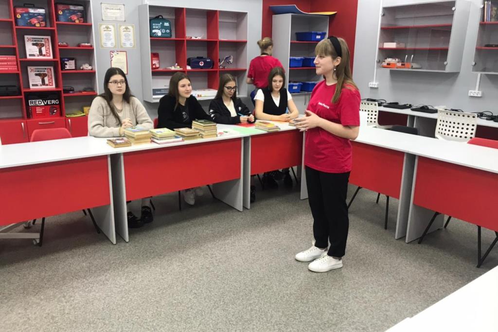 В средней школе в Ярославской области откроется литературная гостиная