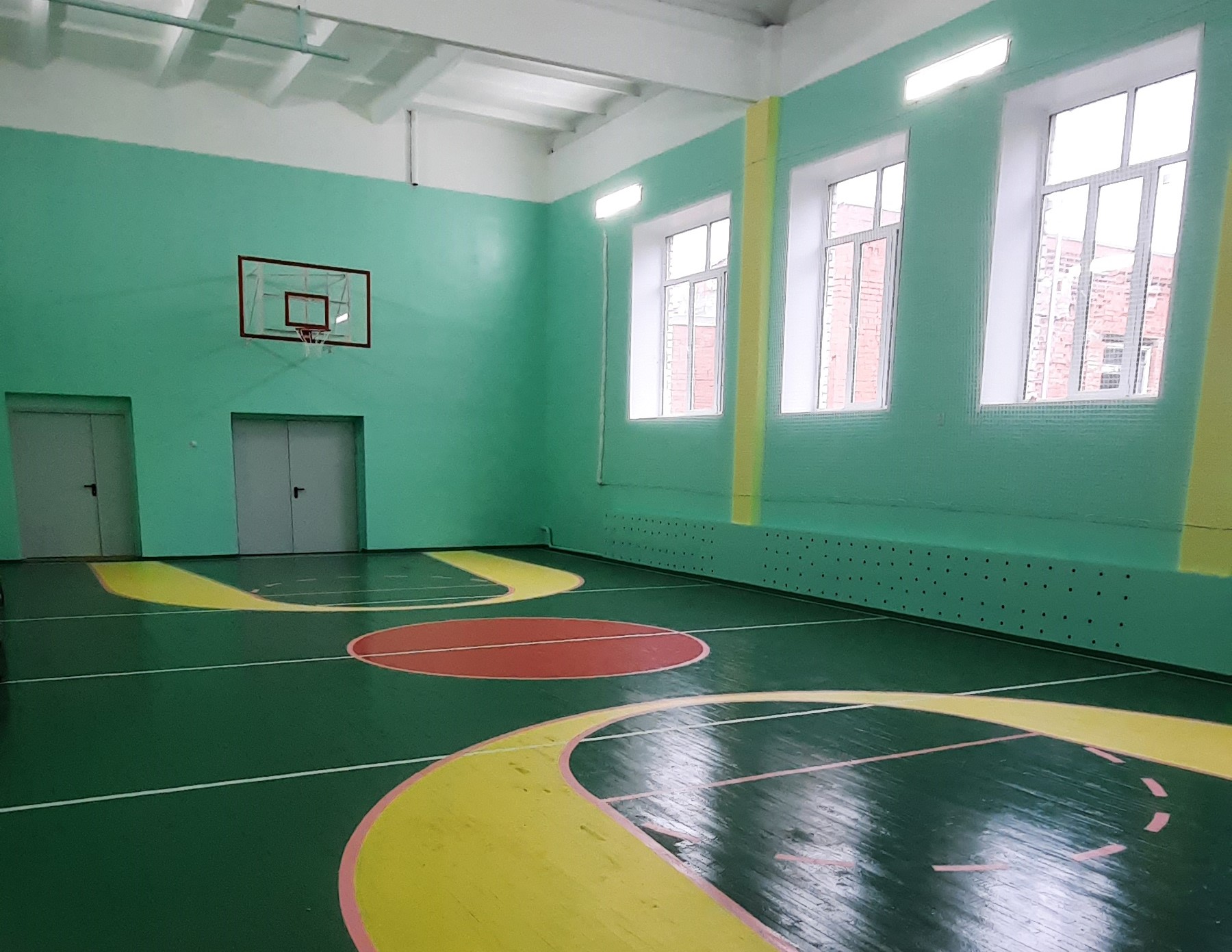 В Ярославской области в рамках нацпроекта отремонтировали еще один школьный спортзал