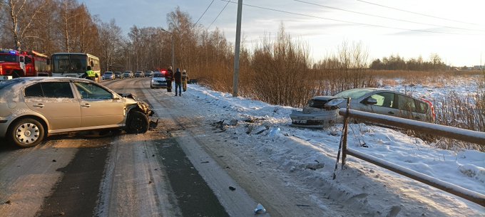 В Ярославской области столкнулись четыре автомобиля: пострадали женщина и ребенок