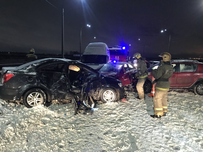В результате массового ДТП под Ярославлем пострадали две женщины-водителя