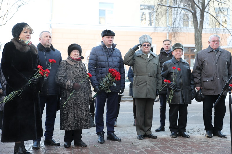 ​Мемориальную доску в память о комкоре Василии Хрипине установили в Ярославле