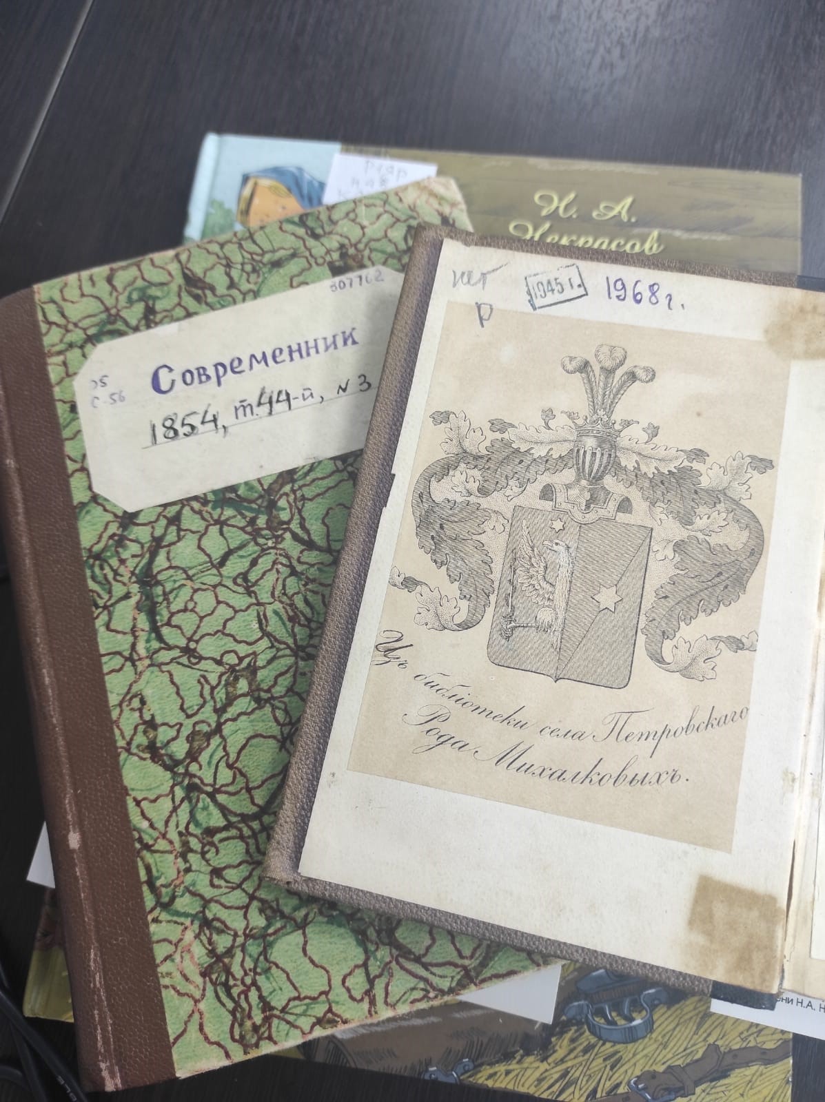 В областной библиотеке в год юбилея Некрасова обрели уникальное издание XIX века
