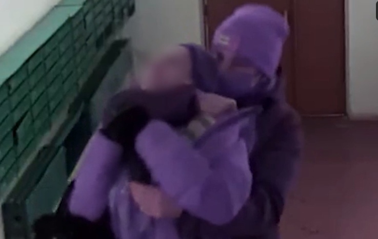 В Ярославле разыскивают мужчину, изнасиловавшего женщину в подъезде