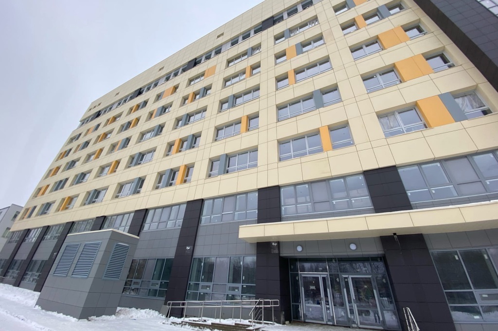 Здание нового хирургического корпуса онкобольницы в Ярославле начали оснащать оборудованием