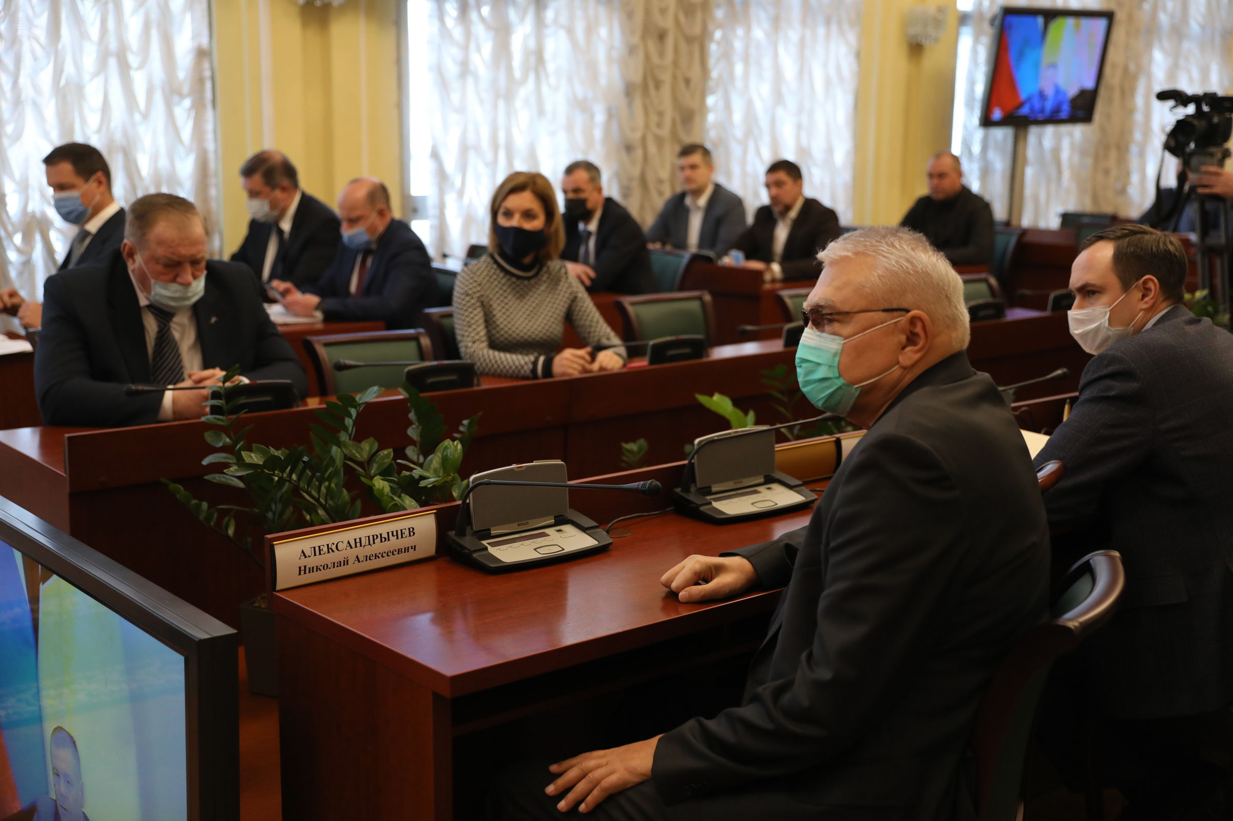 Михаил Евраев встретился с представителями политических фракций областной Думы
