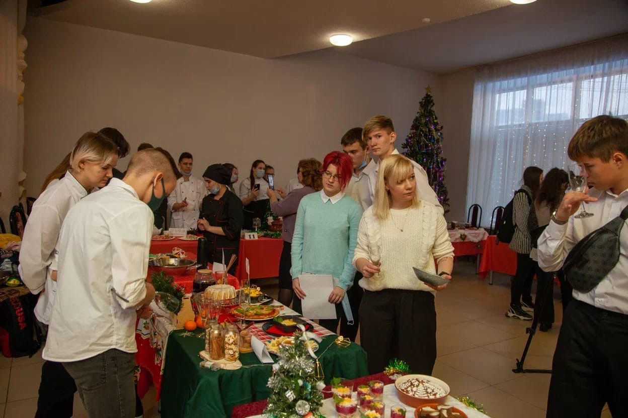 Студенты ярославского колледжа индустрии питания отправились в новогоднее кулинарное путешествие