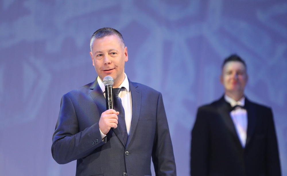 Михаил Евраев поздравил участников губернаторской елки с наступающим Новым годом