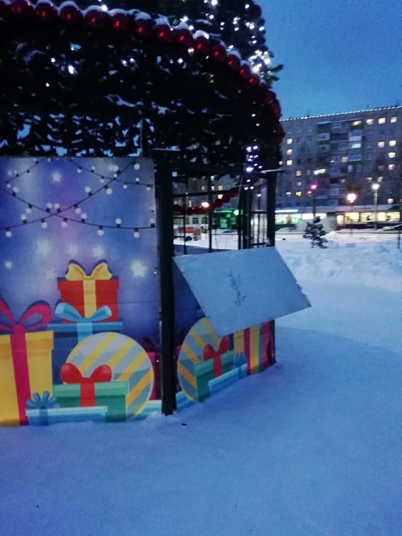 В Ярославле вандалы разнесли новогодние украшения в сквере на проспекте Машиностроителей
