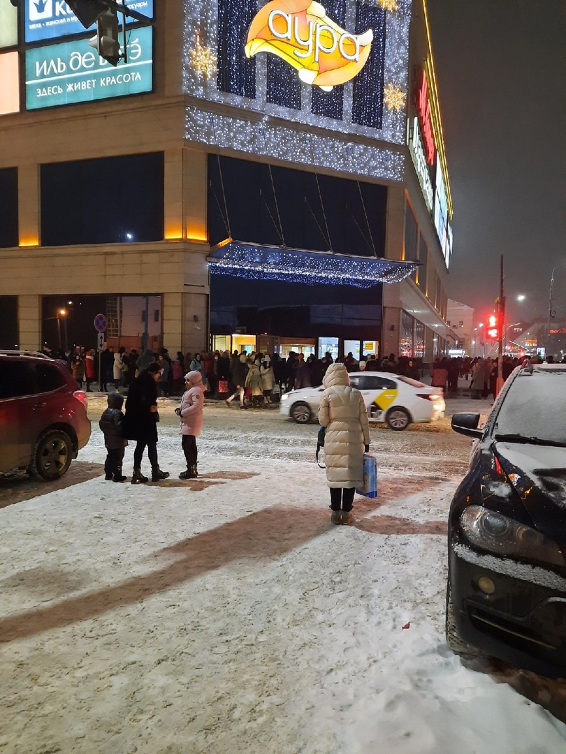 В Ярославле эвакуировали посетителей торгового центра «Аура»