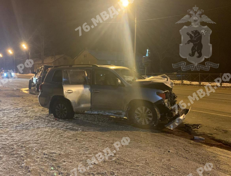 В Ярославской области столкнулись две машины, пострадал мужчина