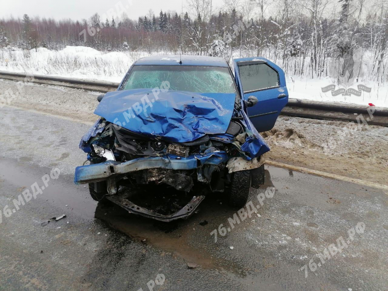 При столкновении иномарок на трассе в Ярославской области пострадали два водителя