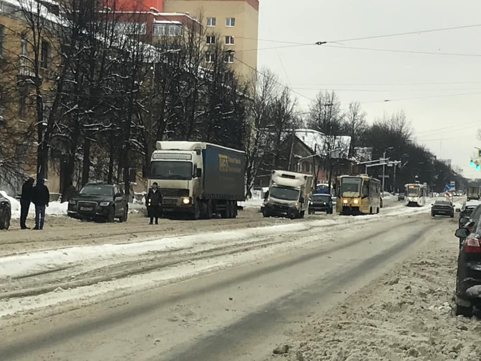 В Ярославле из-за серии ДТП было парализовано движение трамваев