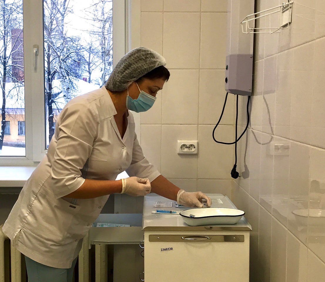 В Ярославскую область доставили первую партию вакцины от коронавируса для подростков