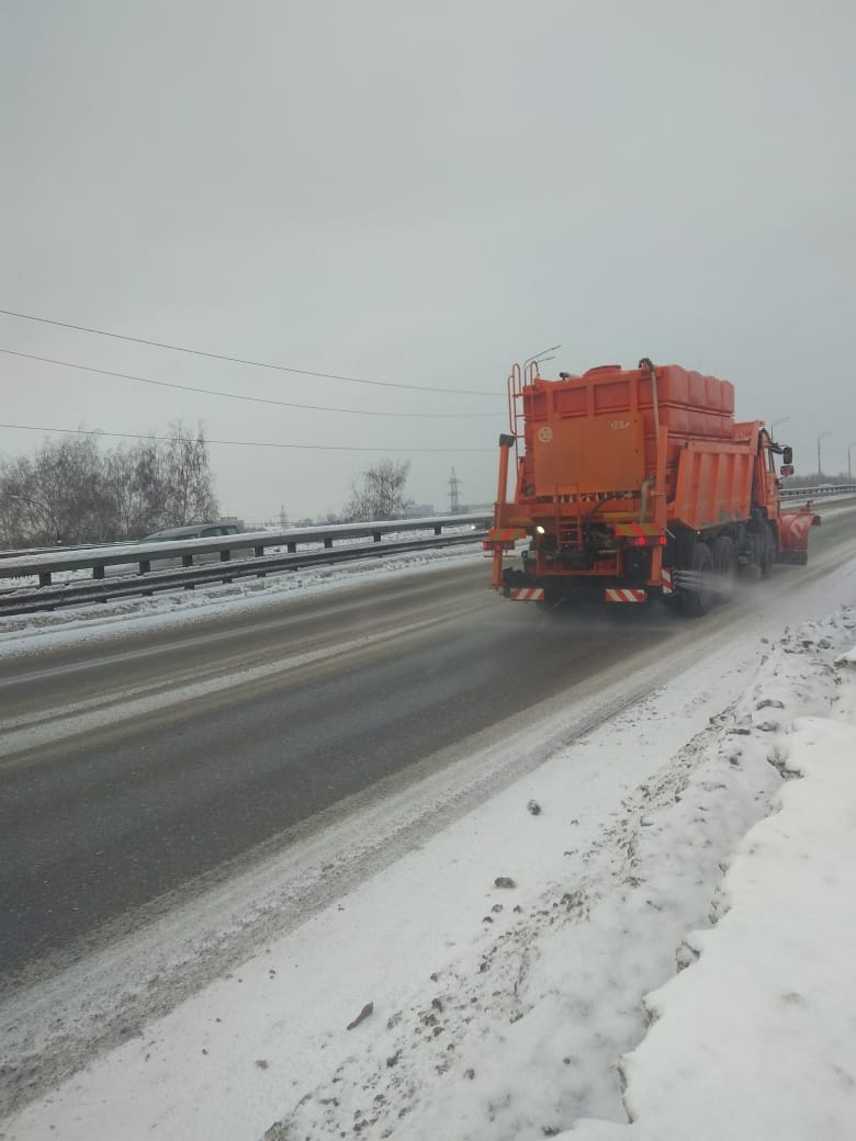 Проблемы с уборкой снега в Ярославле связали с болезнью коммунальщиков