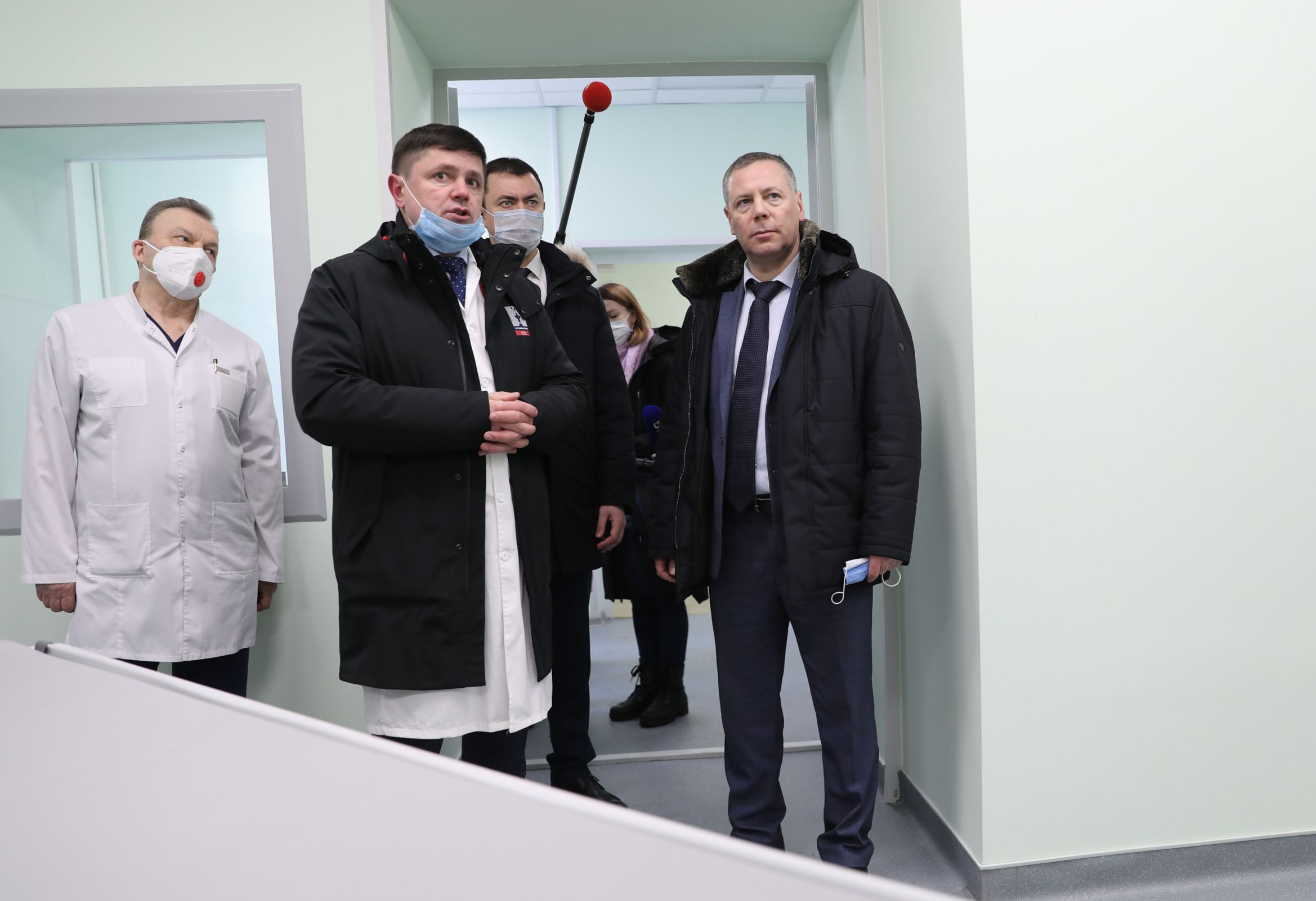 Михаил Евраев поручил в ближайшее время запустить в работу новый томограф в Тутаевской ЦРБ