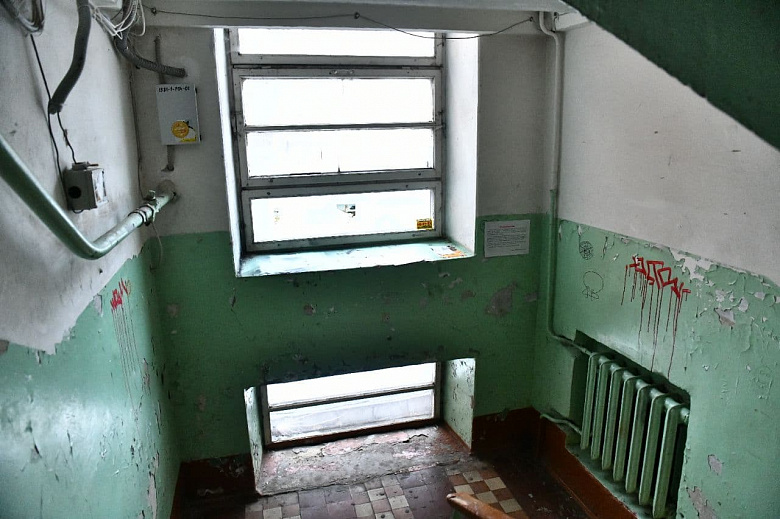 В Ярославле после обращения местной жительницы отремонтируют подъезд дома на улице Володарского