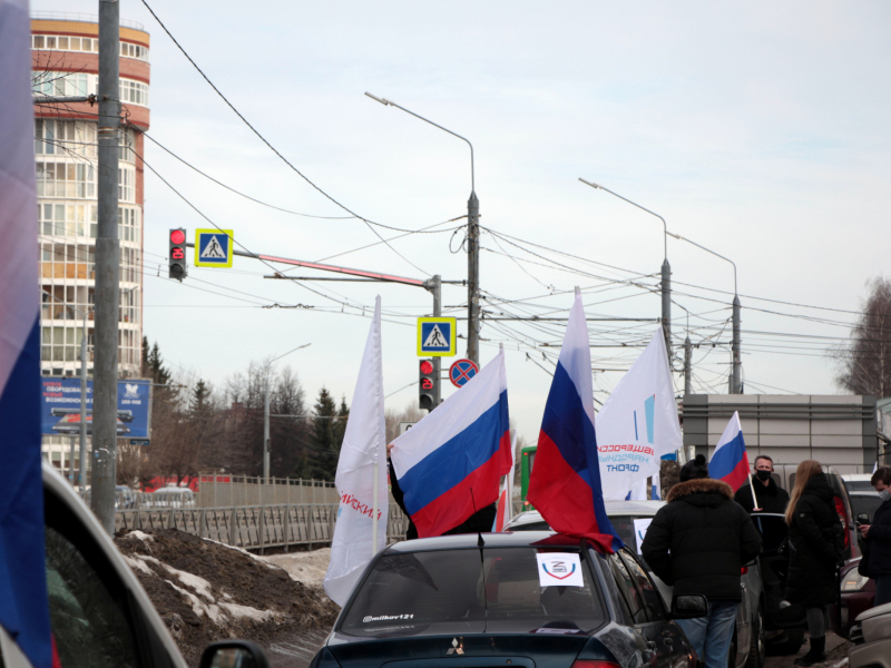 В Ярославле прошел автопробег в поддержку российских военных, участвующих в военной операции на Украине