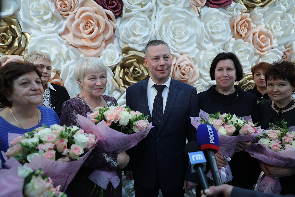 Михаил Евраев вручил ярославнам государственные и областные награды